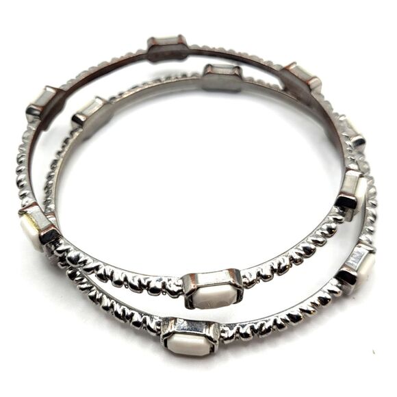 Vintage Set of 2 White Acrylic Cabochon Silver Tone Bangle Bracelet 2.75in dia - Picture 2 of 3